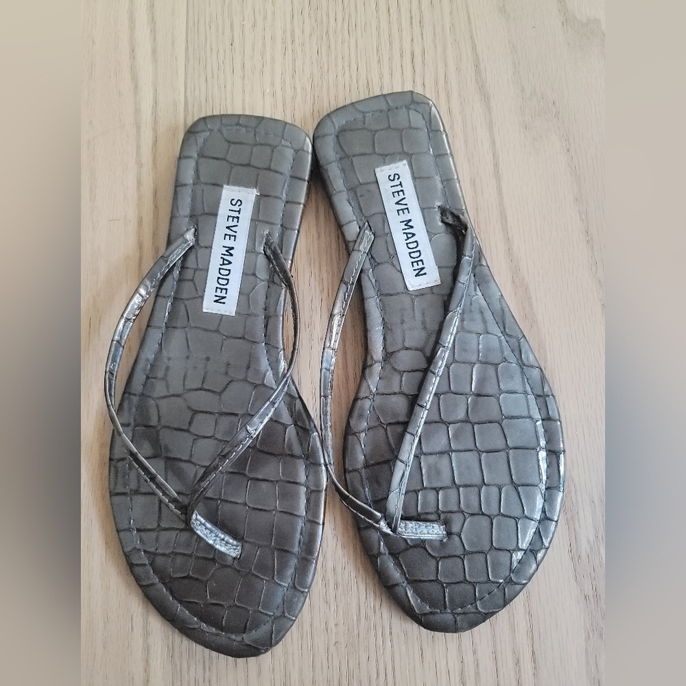 Steve Madden Silver Croc-Embossed Thong Sandals